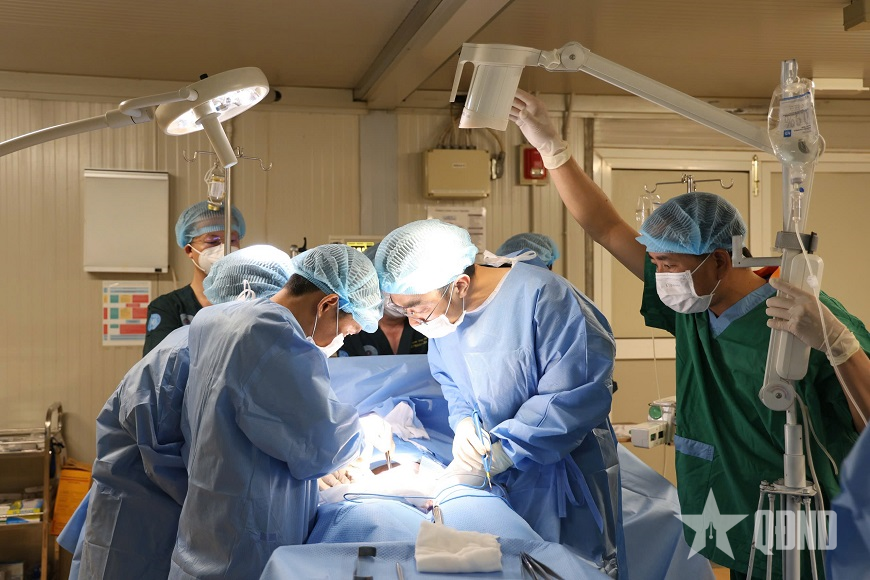 Bệnh viện dã chiến cấp 2 số 7 phẫu thuật cấp cứu thành công bệnh nhân tại Nam Sudan